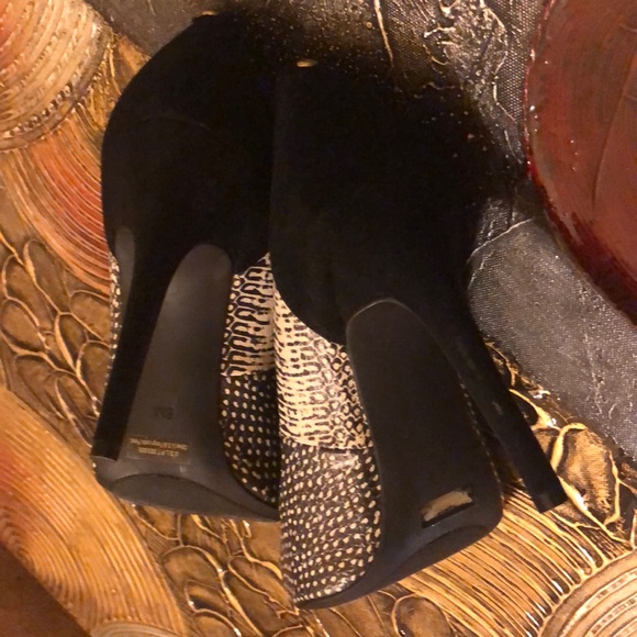 Shoes - Picture 4 of 5